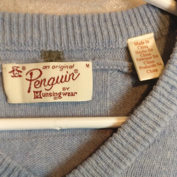 Iconic Penguin 100% Lambswool Heritage Sweater Vneck MEDIUM in Sky Blue Classic - Picture 4 of 7
